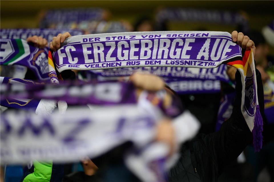 Nach 23 Jahren Profifußball muss der FC Erzgebirge Aue einen Neustart planen. (Archivbild)Robert Michael/dpa