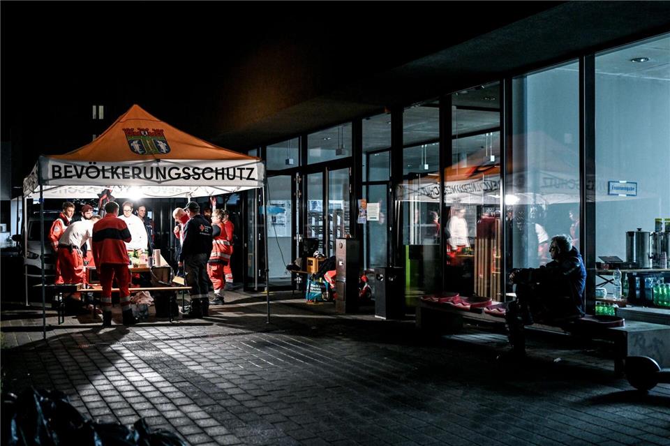 Nach 48 Stunden sind immer noch mehr als Zehntausend Haushalte ohne Strom.Britta Pedersen/dpa