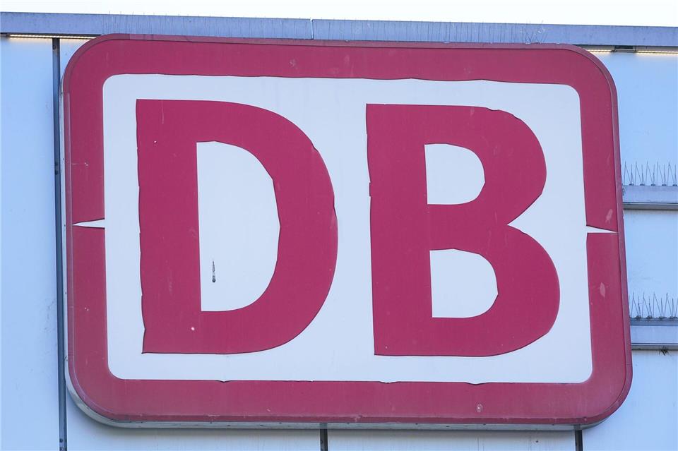 Nach Angaben der DB Fernverkehr AG sind insbesondere ICE- und IC-Verbindungen betroffen. Sven Kaeuler/dpa