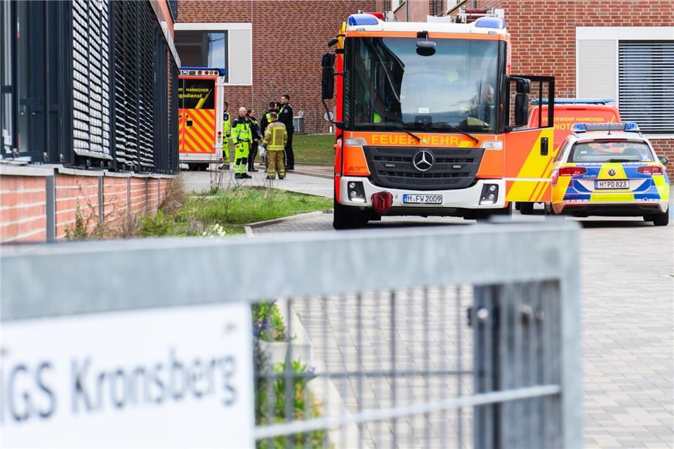 Nach Angaben der Feuerwehr Hannover wurde in einem Klassenraum einer achten Klasse eine unbekannte Substanz versprüht.Julian Stratenschulte/dpa