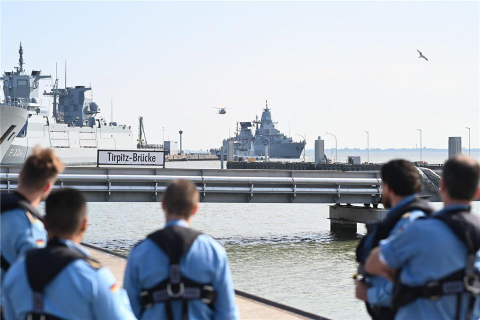 Nach Angaben der Marine legte das Schiff rund 66.600 Kilometer zurück. Lars Penning/dpa