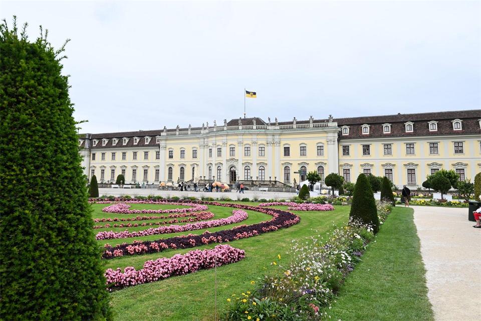 Nach Angaben der Staatlichen Schlösser ist das Schloss Ludwigsburg eines der größten im Original erhaltenen barocken Bauwerke in Europa.Bernd Weißbrod/dpa