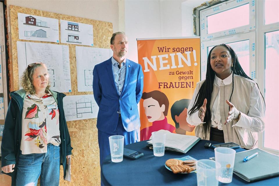 Nach Angaben des Ministeriums wurden im vergangenen Jahr mehr als 5.000 Frauen Opfer partnerschaftlicher Gewalt. Christian Charisius/dpa