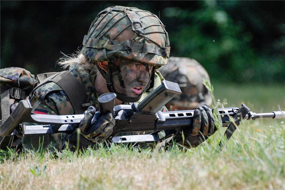 Nach Angaben des Wehrbeauftragten liegt der Anteil der Mannschaftssoldaten nicht einmal bei 30 Prozent. (Illustration) Axel Heimken/dpa