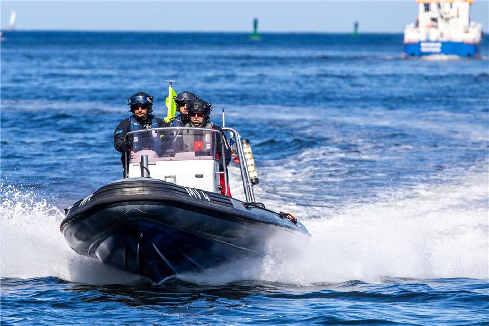 Nach Ansicht der CDU-Landtagsabgeordneten Ann Christin von Allwörden muss Deutschland bei der maritimen Sicherheit noch zulegen. (Symbolbild)   Jens Büttner/dpa