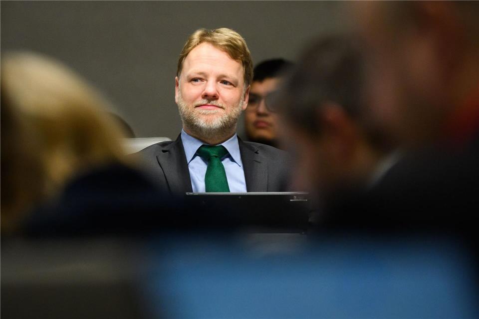 Nach Ansicht von Finanzminister Gerald Heere braucht es dringend nachhaltiges Wirtschaftswachstum, um die Einnahmebasis für staatliche Aufgaben zu sichern. (Archivbild)Julian Stratenschulte/dpa