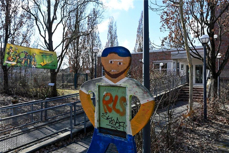 Nach Bekanntwerden einer mutmaßlichen Vergewaltigung in einem Jugendzentrum in Berlin-Neukölln bleibt die Einrichtung vorerst geschlossen. (Archivbild)Jens Kalaene/dpa