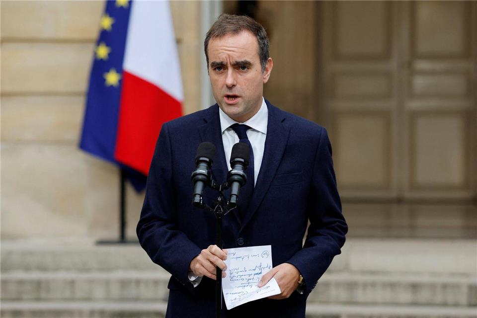 Frankreich erwartet Macrons Entscheidung zum Premier Nach Beratungen mit den Parteien hält Lecornu die politische Krise für lösbar.Stephanie Lecocq/Reuters Pool/AP/dpa