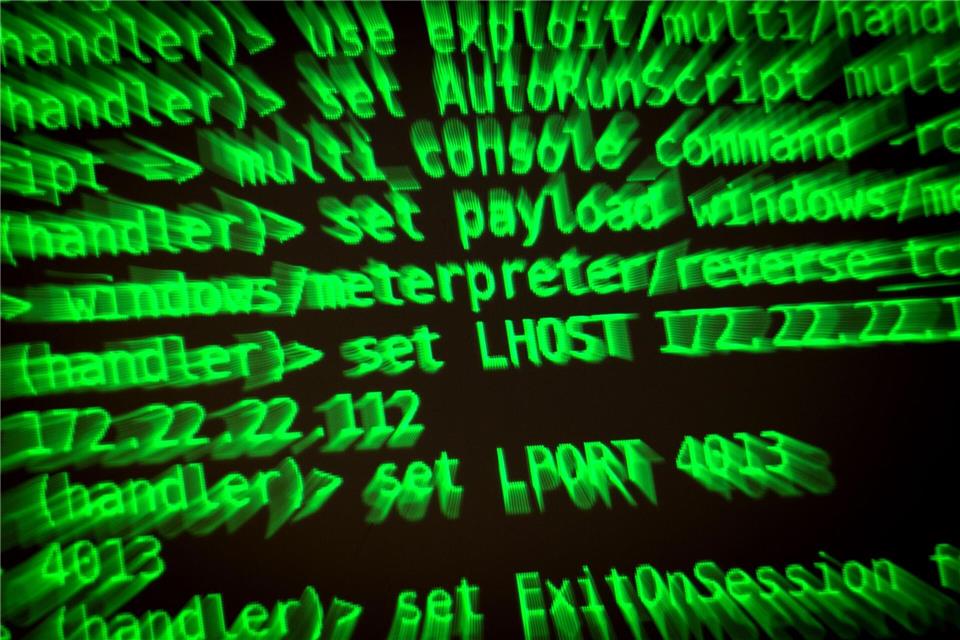 Nach Cyberangriffen müssen Stadtverwaltungen oft im Notbetrieb arbeiten, weil ihre IT-Systeme ausfallen. (Symbolbild) Sina Schuldt/dpa