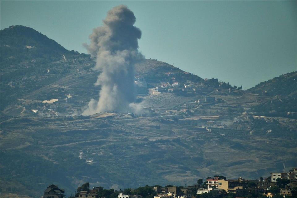 Nach Darstellung Israels hat die Hisbollah zuvor gegen die Waffenruhe verstoßen (Archivbild). Leo Correa/AP/dpa