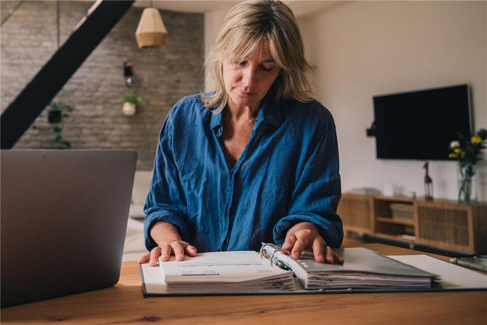 Nach Feierabend und am Wochenende für den Bachelor- oder Masterabschluss pauken - ein berufsbegleitendes Studium fordert viel Disziplin.Zacharie Scheurer/dpa-tmn