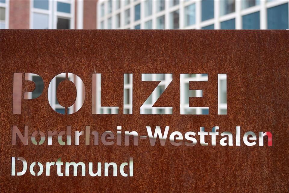 Nach Schüssen auf ein Privathaus schließt die Polizei einen Bezug zum Rockermilieu nicht aus. (Archivbild) Bernd Thissen/dpa
