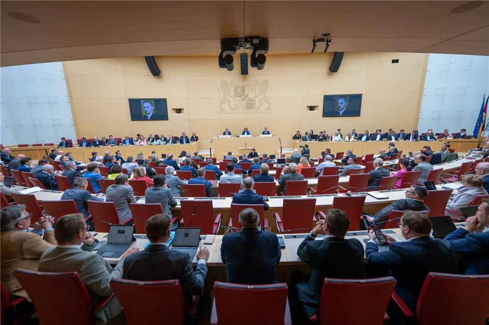 Nach Söders Regierungserklärung äußern sich die Oppositionsparteien.Peter Kneffel/dpa