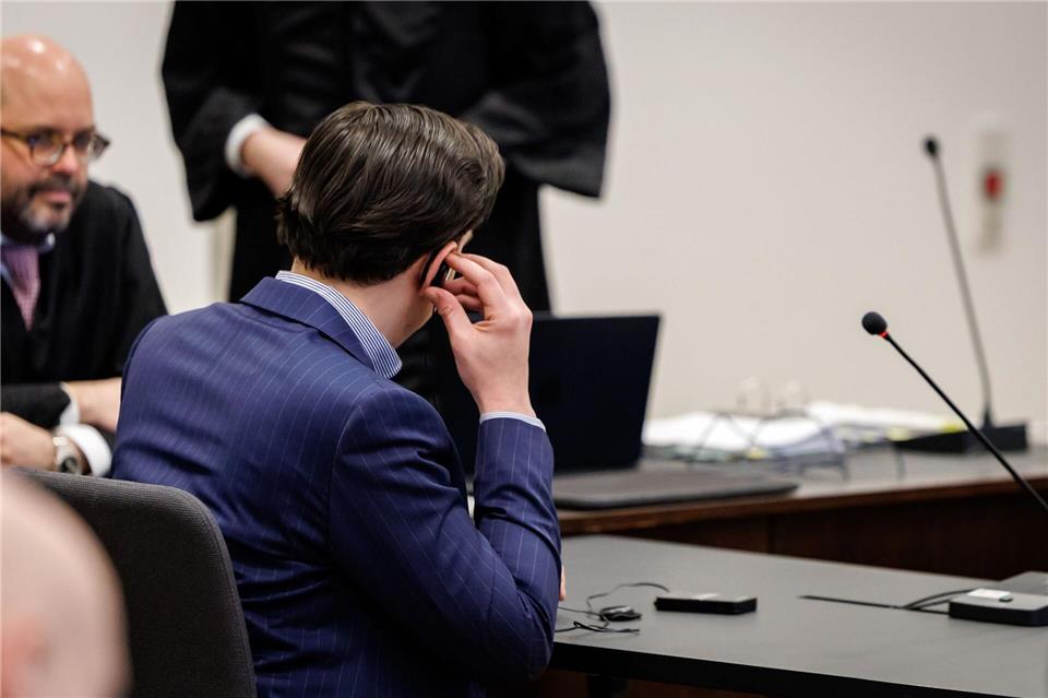 Nach Todesschüssen auf einer Hochzeit hat die Verteidigung des Angeklagten Revision gegen das Mordurteil des Landgerichts Nürnberg-Fürth eingelegt.Daniel Karmann/dpa