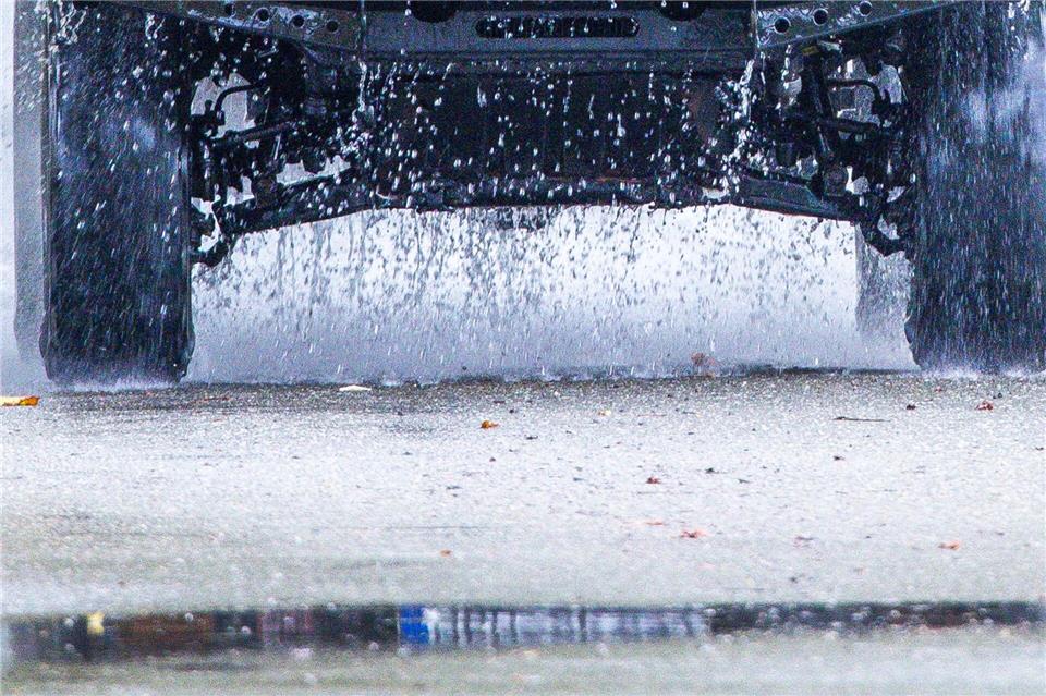 Nach Trockenheit im Frühjahr kamen jetzt mancherorts im Norden Dauerregen und Gewitter. Jens Büttner/dpa