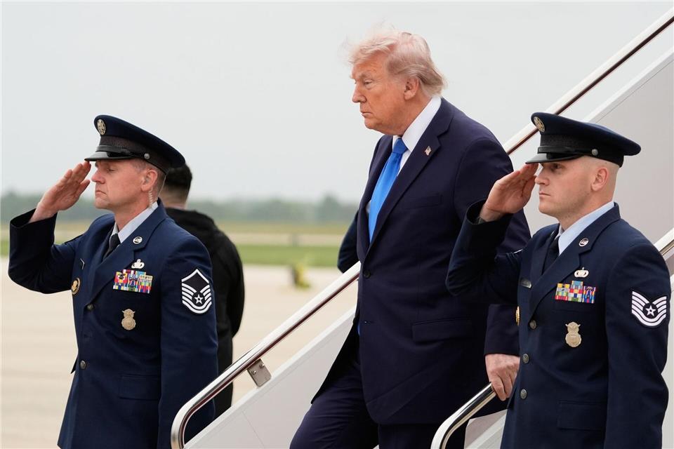 Nach Trumps Ansicht haben die USA im Iran-Krieg alle Trümpfe in der Hand. Manuel Balce Ceneta/AP/dpa