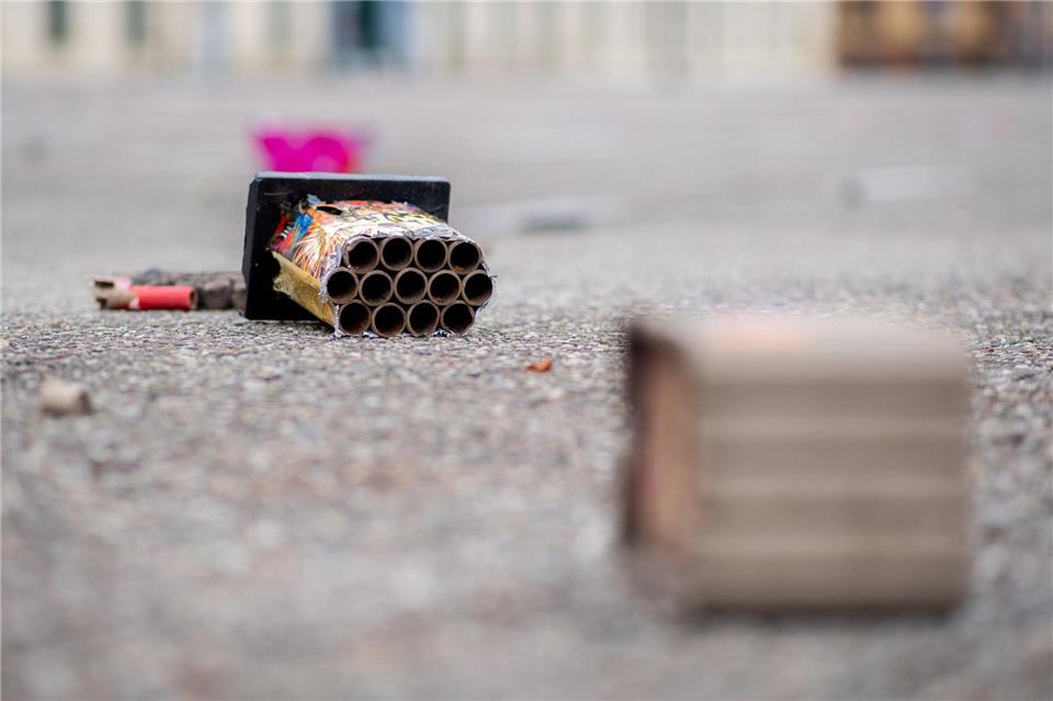 Nach Unfällen und Angriffen mit Böllern wird über Konsequenzen diskutiert.Hauke-Christian Dittrich/dpa