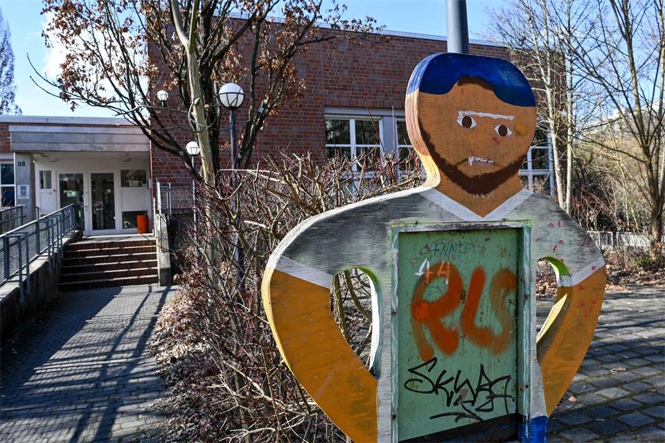 Nach Vergewaltigungsvorwürfen in einem Jugendzentrum in Berlin-Neukölln bleibt dieser weiterhin geschlossen. (Archivbild) Jens Kalaene/dpa
