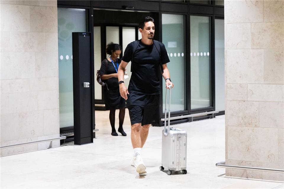 Nach WM-Aus: Benjamin Hübner, Assistenztrainer, und andere aus dem DFB-Team zurück in FrankfurtFlorian Wiegand/dpa