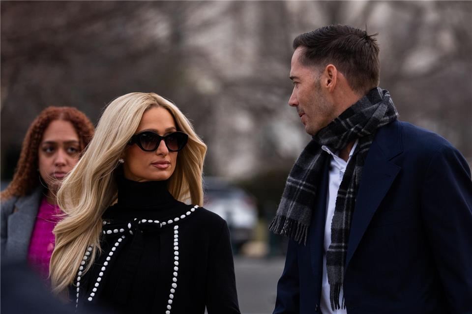 Nach Washington begleitet wurde Hilton von ihrem Ehemann Carter Reum. Allison Robbert/AP/dpa