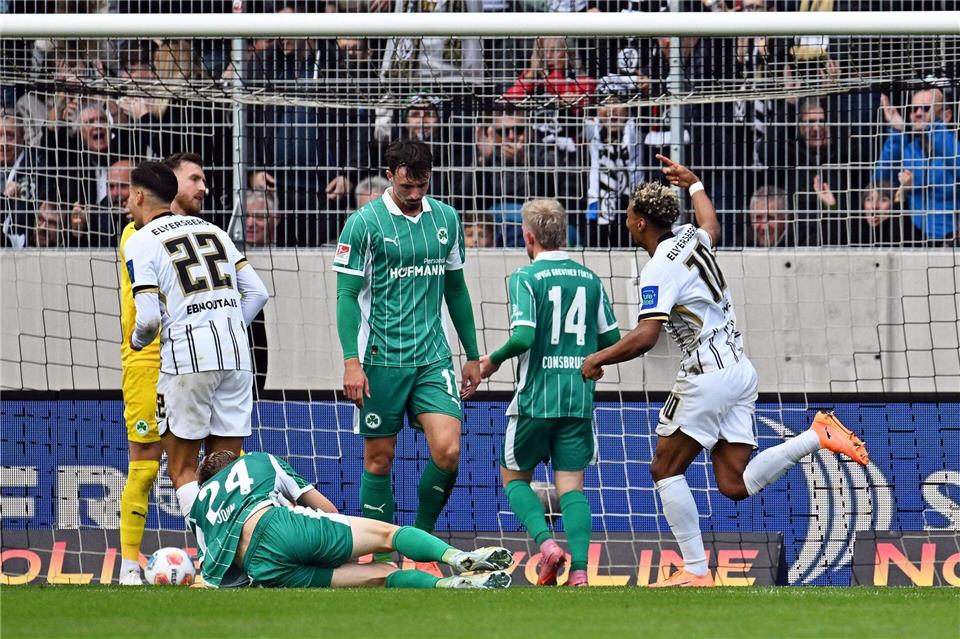 Fürth nach Debakel: „Fußball beginnt nicht immer mit Taktik“ Nach dem 0:6 in Elversberg strebt Fürth wieder einen Sieg an. Harald Tittel/dpa