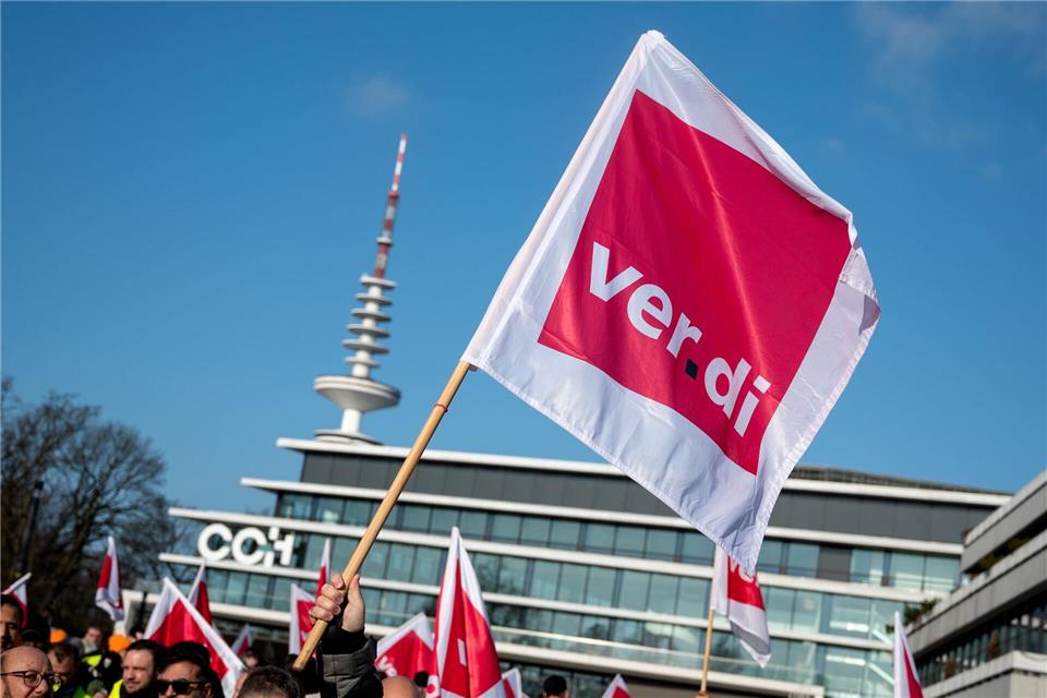 Nach dem 48-stündigen Warnstreik in Hamburg läuft der ÖPNV wieder an (Archiv)Daniel Bockwoldt/dpa