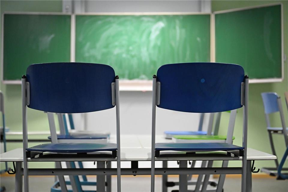 Nach dem Abbruch einer Projektwoche an der Deutsch-Sorbischen Oberschule in Schleife und Anzeigen von Eltern ermittelt die Polizei, ob im Klassenzimmer strafbare pornografische Inhalte gezeigt wurden. (Symbolbild)Michael Brandt/dpa