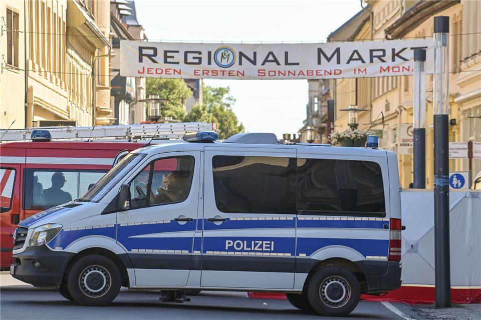 Nach dem Angriff in Haldensleben bestätigt die Polizei: Das lebensgefährlich verletzte Opfer lebt. Klaus-Dietmar Gabbert/dpa