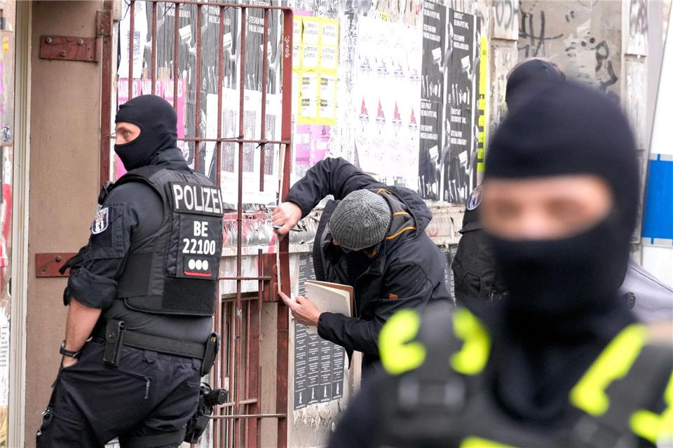 Nach dem Anschlag auf das Berliner Stromnetz im September 2025 ermittelte die Polizei vier Verdächtige.Soeren Stache/dpa