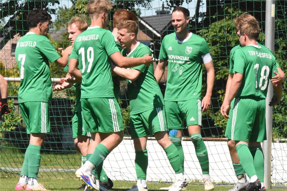 Nach dem Aufstieg will der Bezirksliga-Meister TSV Raesfeld nun auch in der Landesliga jubeln.