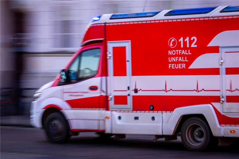 Nach dem Badeunfall zweier Schwestern laufen die Ermittlungen. (Symbolbild)Jens Büttner/dpa
