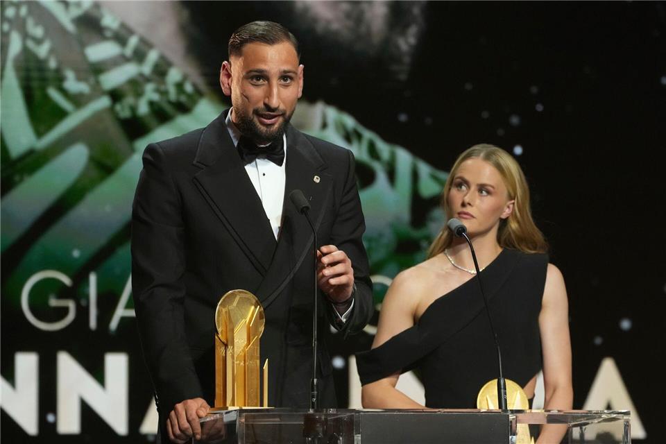 Nach dem Ballon d’Or gab es noch eine Auszeichnung für Donnarumma und Hampton. (Archivbild)Thibault Camus/AP/dpa