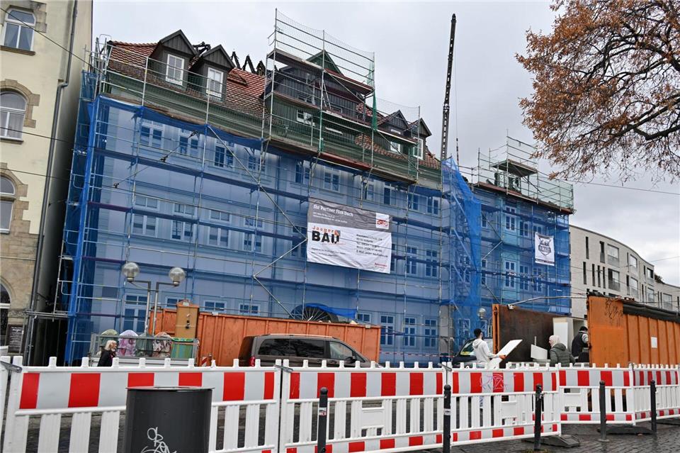 Nach dem Brand an Silvester sind die Häuser einsturzgefährdet. (Archivbild)Martin Schutt/dpa