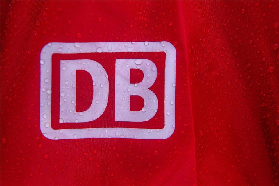 Nach dem Brand von Autos auf zwei Güterwagons in Magdeburg rollt der Zugverkehr wieder. (Symbolbild)Klaus-Dietmar Gabbert/dpa