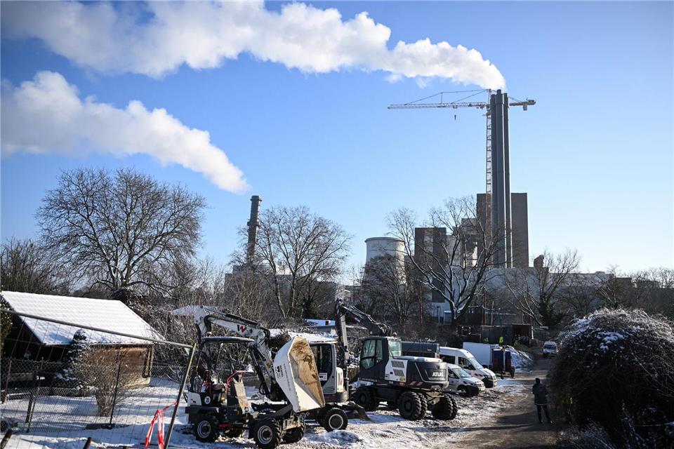 Nach dem Brandanschlag an einer Kabelbrücke im Bezirk Steglitz-Zehlendorf hatte eine der linksextremistischen „Vulkangruppen“ die Tat für sich reklamiert.Britta Pedersen/dpa