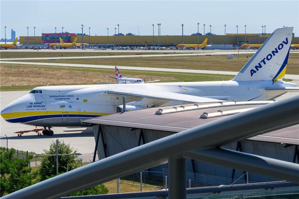 Nach dem Drohnen-Vorfall am Leipziger Flughafen wird diskutiert, wer verantwortlich ist. (Archivbild)Hendrik Schmidt/dpa
