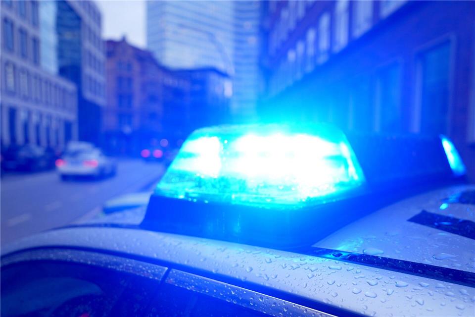Nach dem Einbruch in eine Sparkassenfiliale im November 2023 fahndete die Hamburger Polizei mit mehr als 20 Funkstreifenwagen nach den Tätern. (Symbolbild)Marcus Brandt/dpa