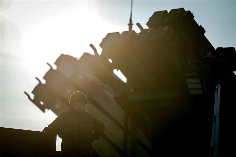 Nach dem Eindringen russischer Drohnen in den Luftraum der Nato will die Nato die Schutzmaßnahmen an der Ostflanke noch einmal verbessern. (Archivbild)Kay Nietfeld/dpa