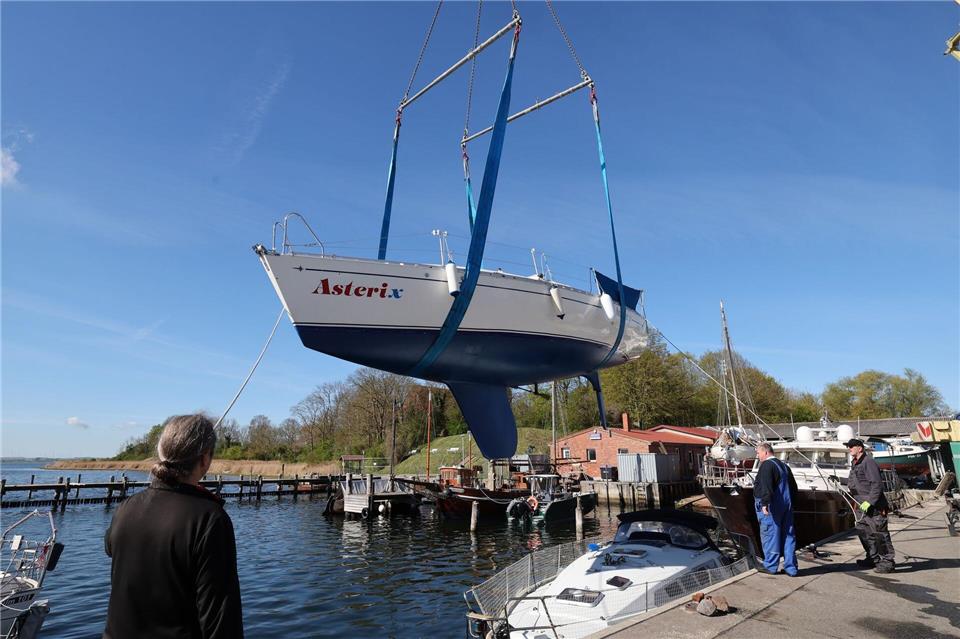 Nach dem Ende des Wal-Einsatzes ist wieder mehr Platz am Hafen.Bernd Wüstneck/dpa