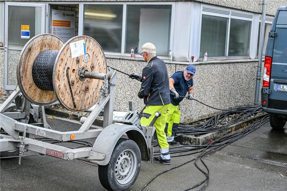 Nach dem Feuer im Umspannwerk haben Haushalte wieder Strom.Jason Tschepljakow/dpa