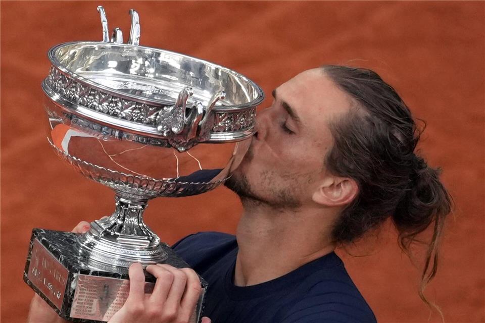 Nach dem French-Open-Sieg nimmt Alexander Zverev neuen Schwung mit nach Wimbledon. (Archivbild)Thibault Camus/AP/dpa
