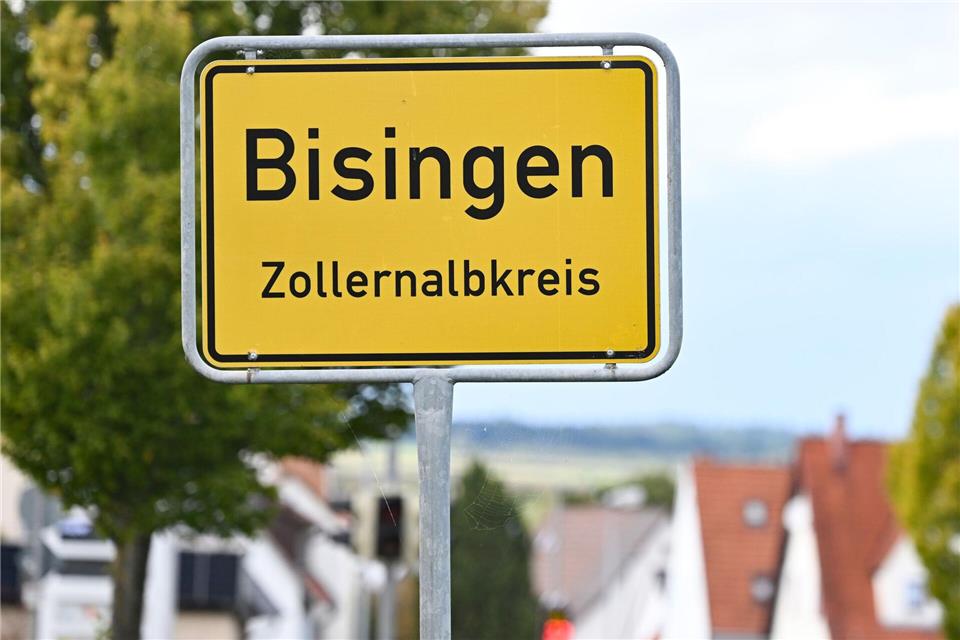 Vater und Sohn tot aufgefunden – familiärer Hintergrund? Nach dem Fund der beiden Leichen bleiben zahlreiche Fragen unbeantwortet. (Symbolfoto)Bernd Weißbrod/dpa