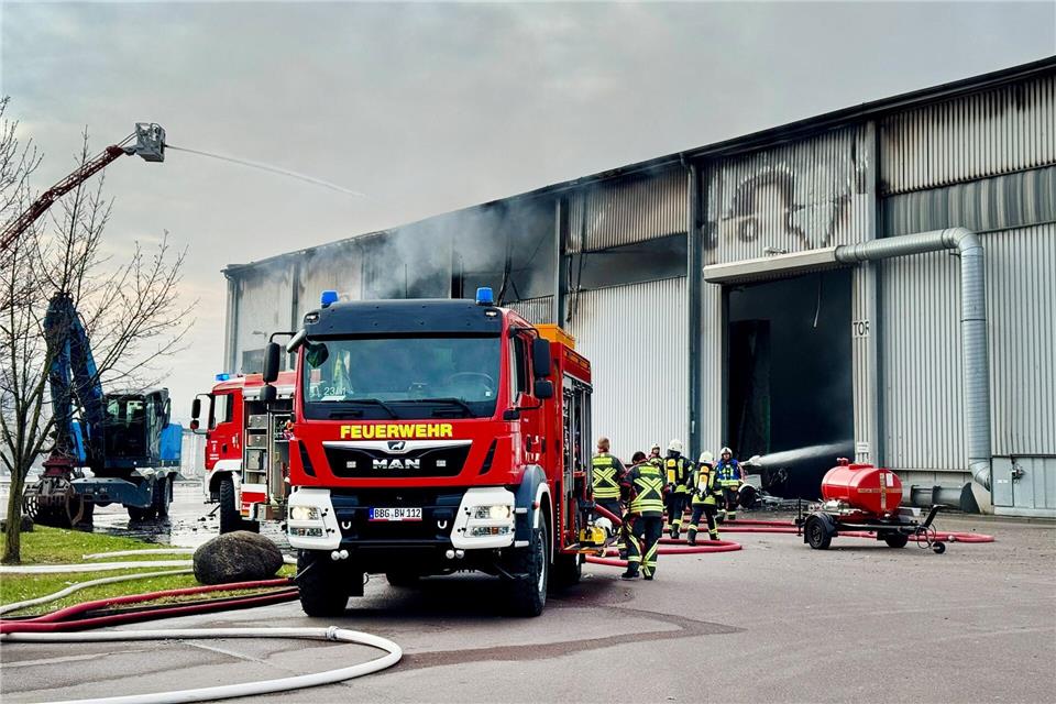 Nach dem Großbrand im April 2025 soll die Brennstoffanlage in Bernburg nun mit erweitertem Brandschutz wieder in Betrieb gehen. (Archivbild) Thomas Schulz/dpa