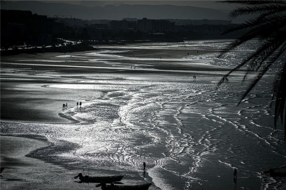 Nach dem Kentern eines Bootes im Oman sind drei französische Touristen gestorben. (Symbolbild)Kay Nietfeld/dpa