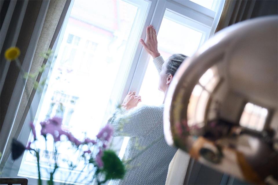 Nach dem Kochen und Duschen lüften: Wer das tut, macht zumindest in Sachen Schimmelprävention schon einiges richtig.Annette Riedl/dpa