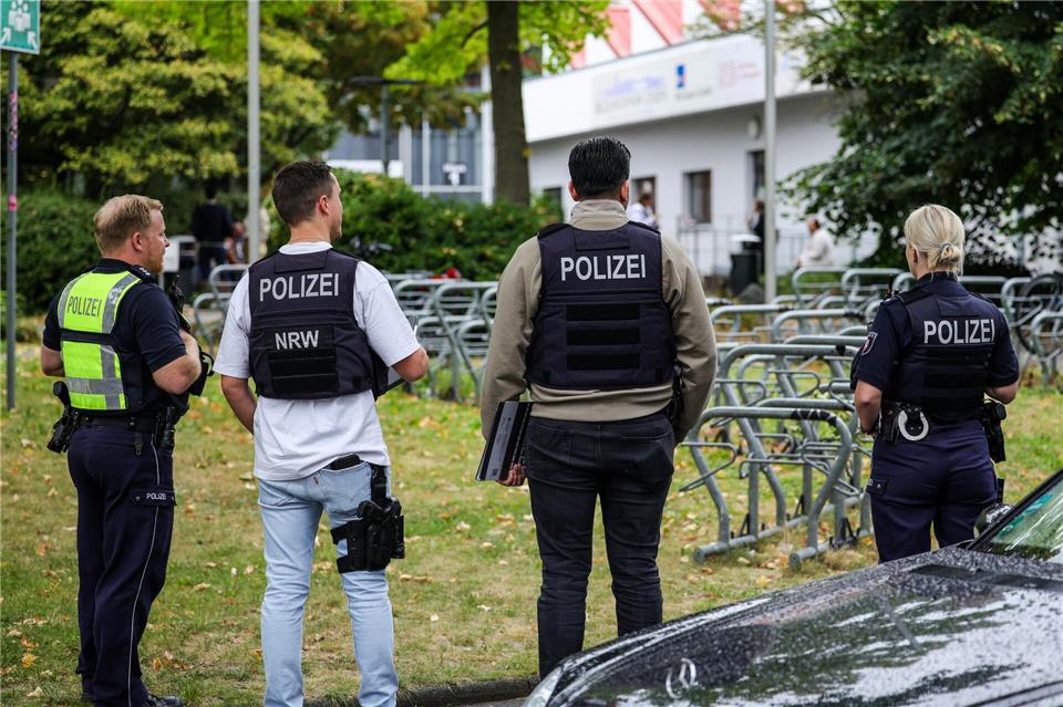 Nach dem Messer-Angriff an einem Essener Berufskolleg erörtert der nordrhein-westfälische Landtag die Hintergründe. (Archivbild)Christoph Reichwein/dpa