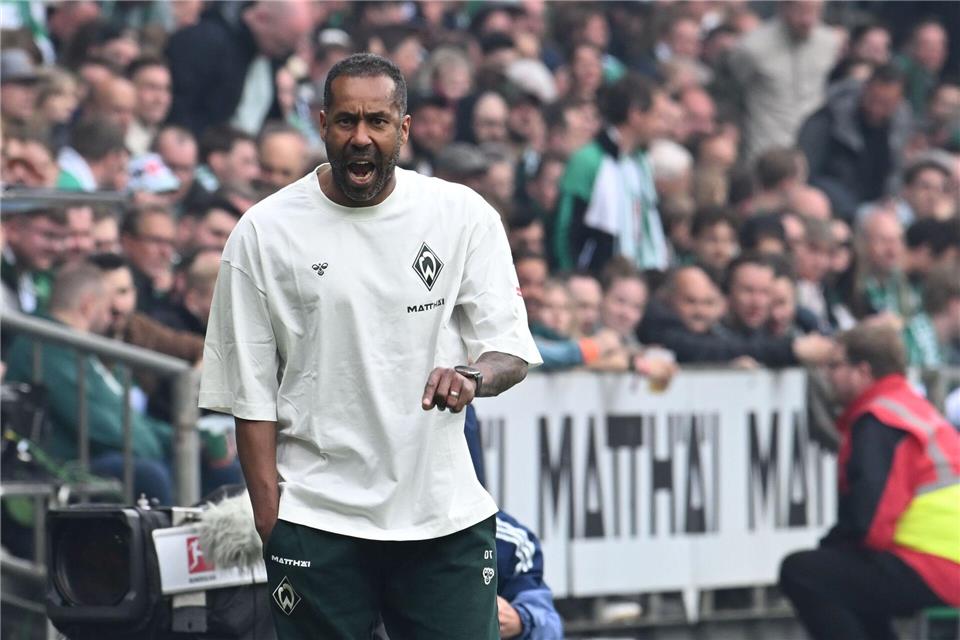 Nach dem Sieg im Nordderby will Werder-Trainer Daniel Thioune in Stuttgart jubeln. (Archivbild)Carmen Jaspersen/dpa