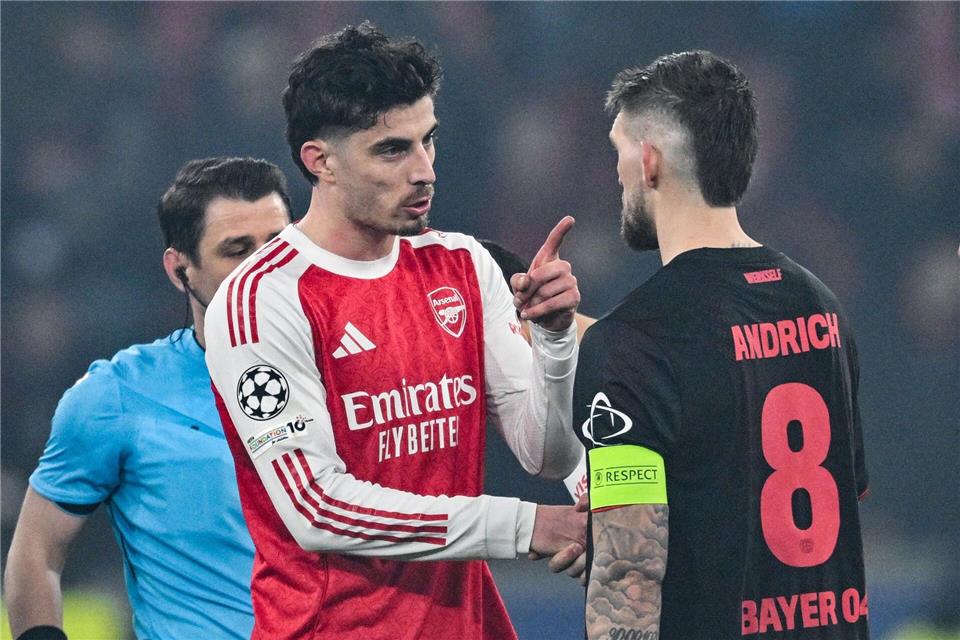 Nach dem Spiel gab es für Havertz (l) und Andrich Redebedarf.Anke Waelischmiller/dpa