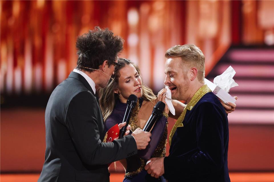 Nach dem Tanz kam sofort Hilfe, um das Blut abzutupfen.Rolf Vennenbernd/dpa