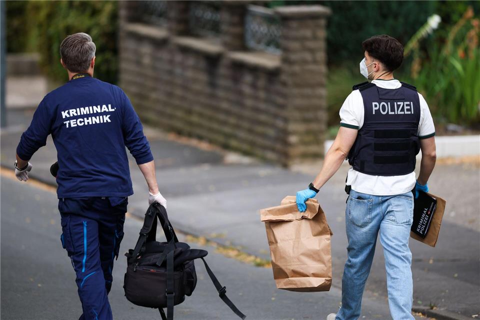Nach dem Tatverdächtigen wird weiter gefahndet.Christoph Reichwein/dpa